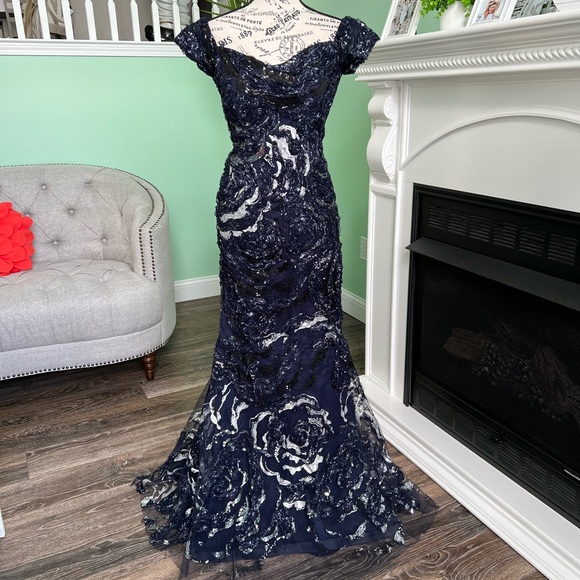 Teri Jon Gown - Picture 13 of 17